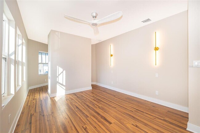 Building Photo - 421 W Fairbanks Ave