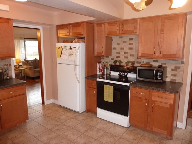 Building Photo - Mayfield Hts Ranch for Rent