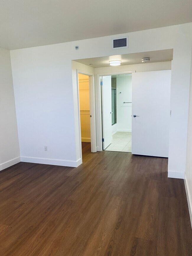 Building Photo - Keola Lai - Spacious 2/2/2 in Kakaako