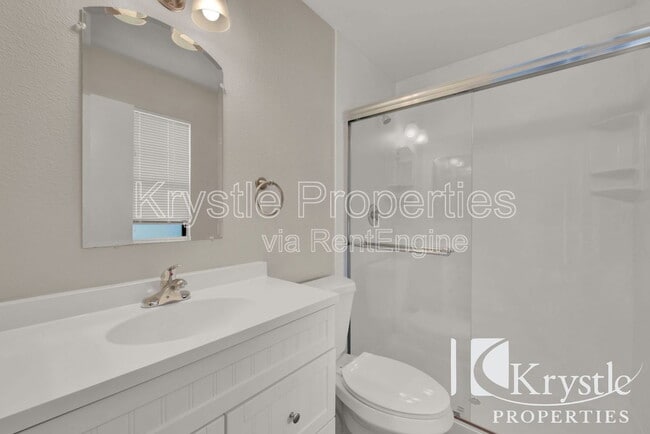 Building Photo - 2261 Clearview Cir