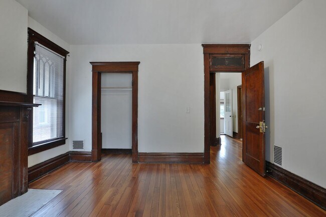 Building Photo - 1611 Summit St