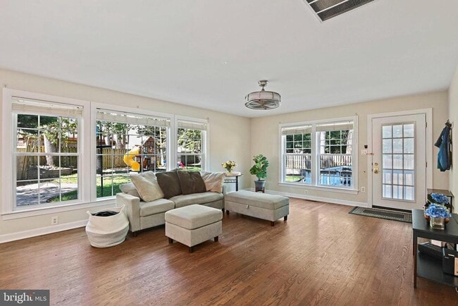 Building Photo - 2918 Glenvale Dr