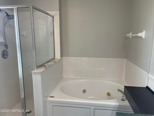 Building Photo - 1751 Hawkins Cove Dr E