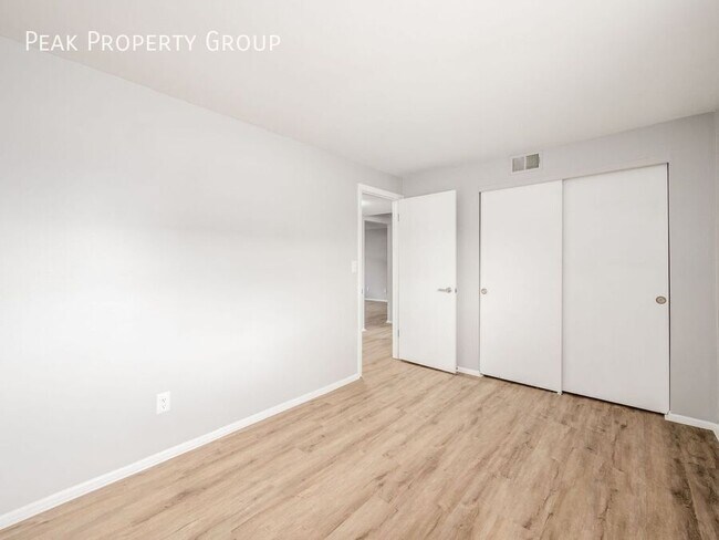 Building Photo - 593 Riverview Dr