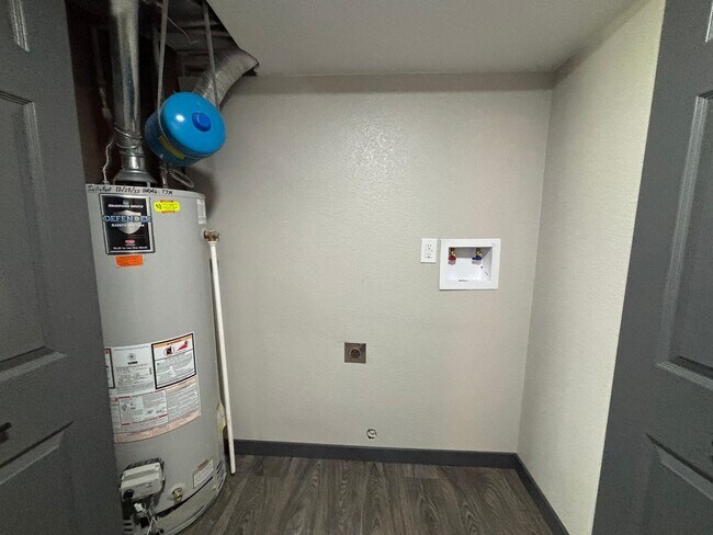 Building Photo - 4 Bed, 3 Bath Home Available Now!  MileSto...