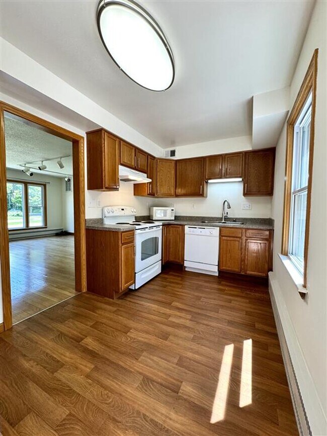 Building Photo - Great Location! 2-bed 1-bath Apartment