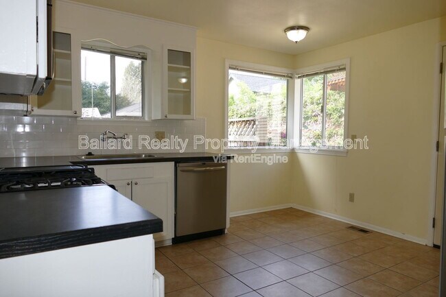 Building Photo - 6527 25th Ave NW