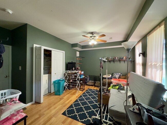 Building Photo - Modern 3-Bedroom Townhome with Stylish Fea...