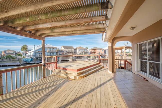Building Photo - 15325 Cartagena Ct