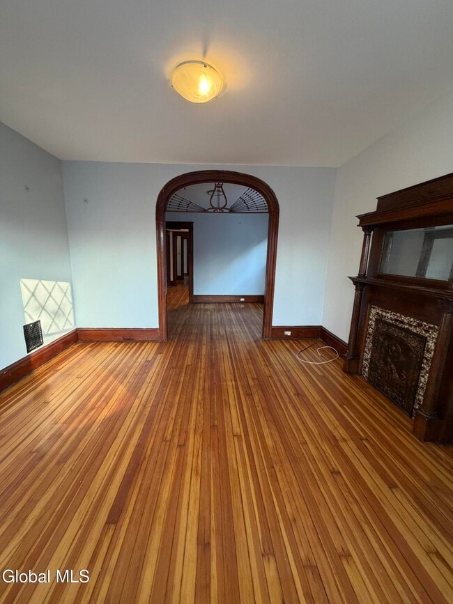 Building Photo - 608 3rd Ave