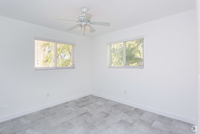 Building Photo - 3244 W Trade Ave Apartments