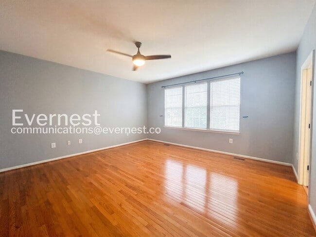 Building Photo - 4 Bed, 3.5 Bath Home with Garage / Pet-Friendly / Available Soon!