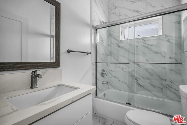 Building Photo - 1108 Queen Anne Pl