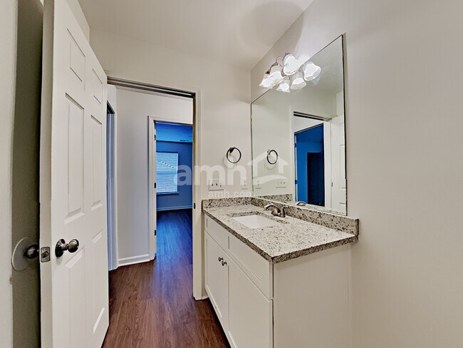 Building Photo - 1441 Bridgecross Pky