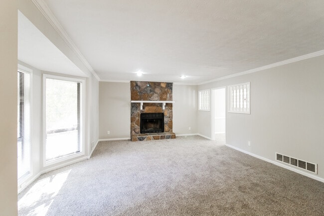 Building Photo - 5017 Dekalb Way