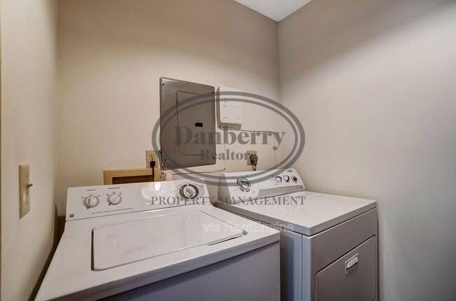 Building Photo - 3540 Willow Run Dr