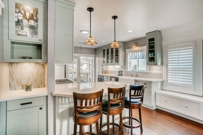 Building Photo - Quaint Remodeled 2 Bedroom Home in South Park