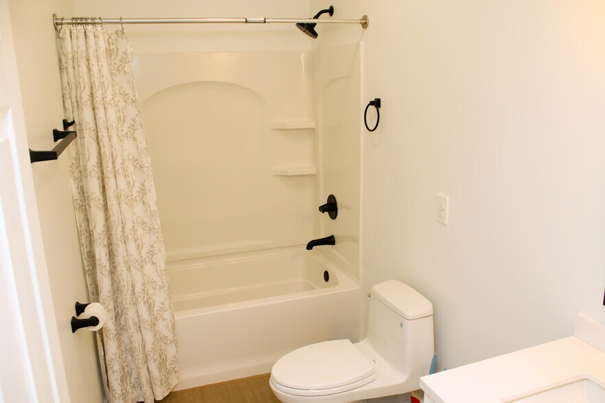 Building Photo - 5015 Reeder St