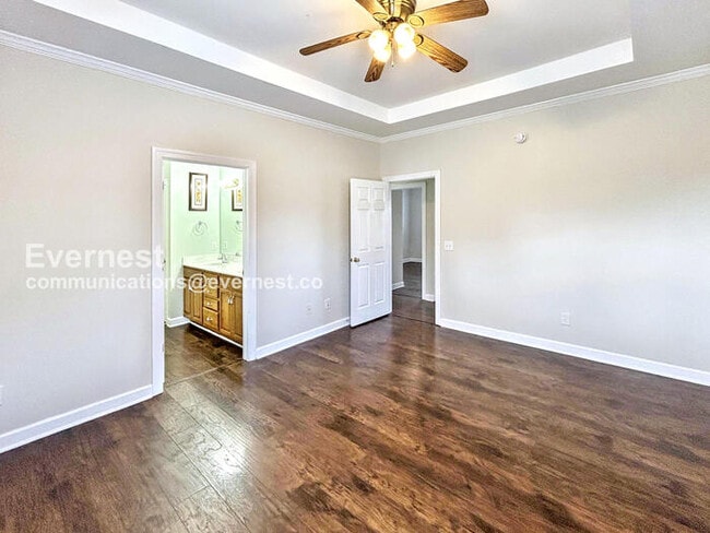 Building Photo - 503 Castleview Dr