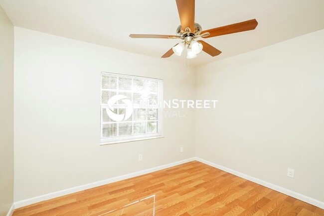 Building Photo - 1061 SW Sudder Ave