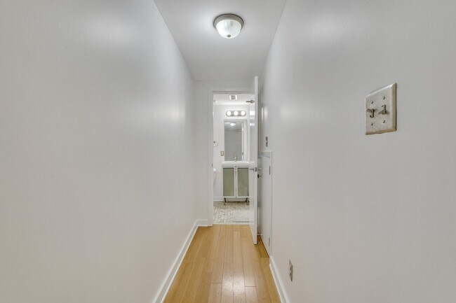 Building Photo - 536 Selma St