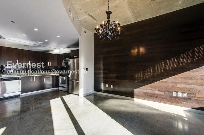 Building Photo - 600 12th Ave S