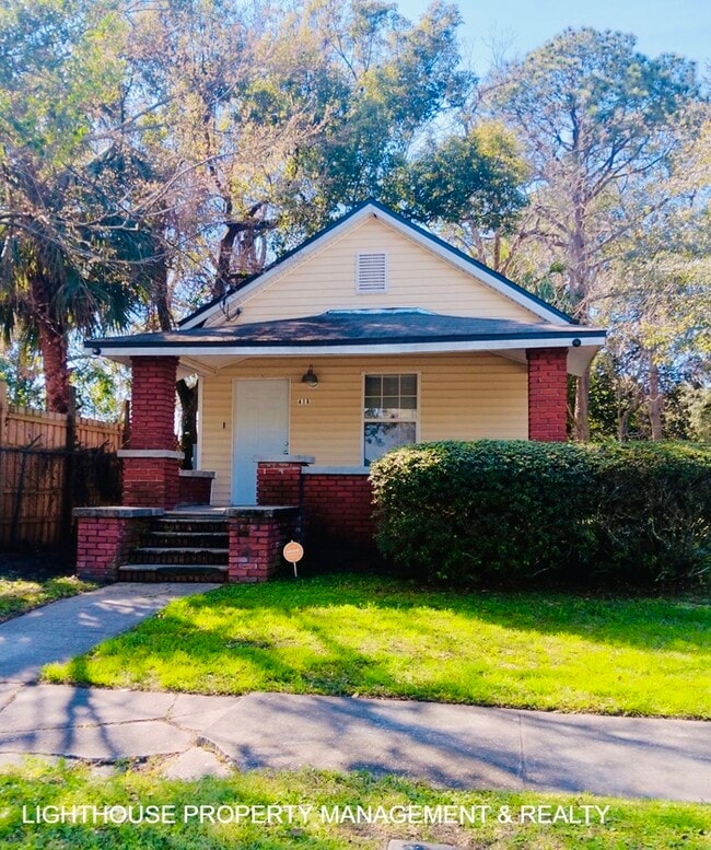 Building Photo - Spacious 3-Bed, 2-Bath with Covered Front Porch