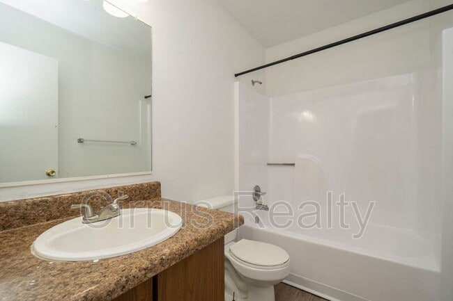 Building Photo - 2716 Peach St