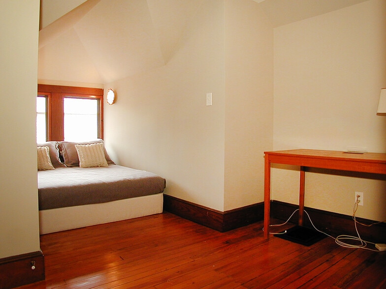 Third Floor Bedroom / Office - 195 Bishop St.