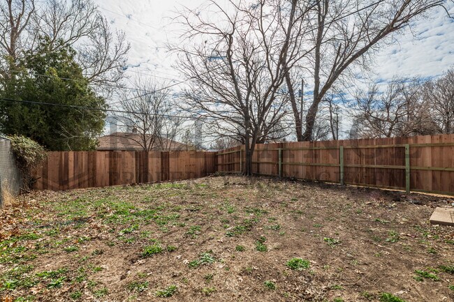 Building Photo - 2042 S Pinecrest St