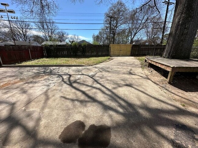Building Photo - 3811 S Goodman Cir