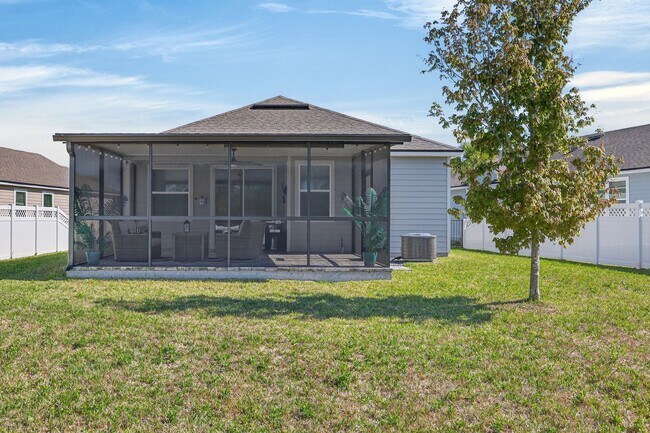 Building Photo - Resort-Style Living!