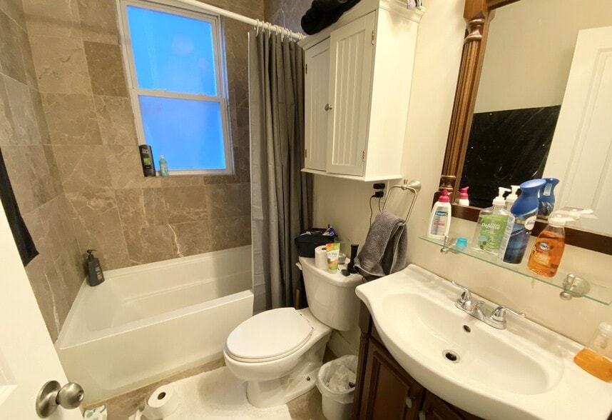 Building Photo - 178 Hillside St