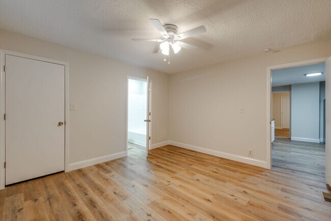 Building Photo - 91 Circle Dr