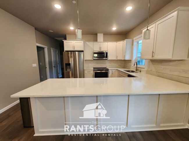 Building Photo - Single-Story 1,915 sq. ft. Home with 2-Car Garage