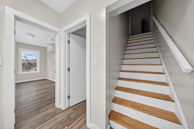 Building Photo - 303 Main St