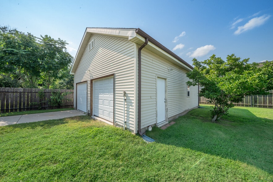 Building Photo - 1218 W Jewell St