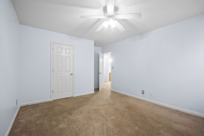 Building Photo - 504 Luxury Dr