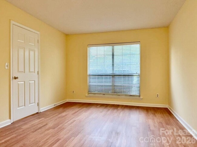 Building Photo - 8288 Golf Ridge Dr
