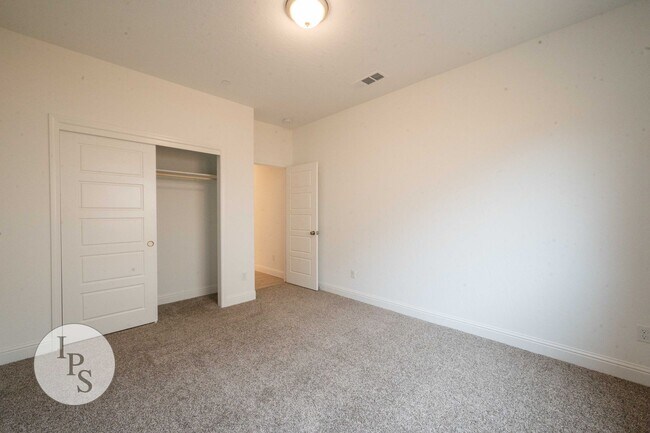 Building Photo - 352 N Millard Ave