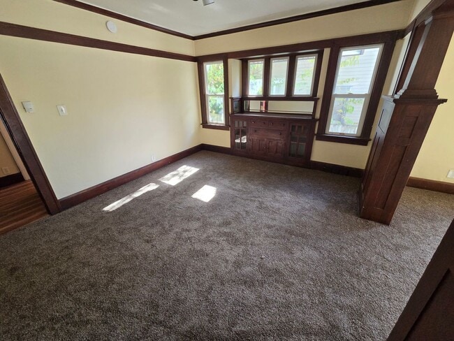 Building Photo - 3 Bedroom Home for Rent