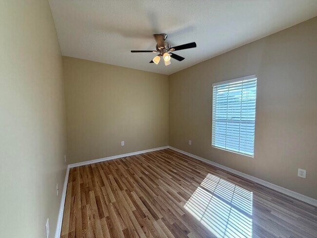 Building Photo - 5234 Oakland Lake Cir