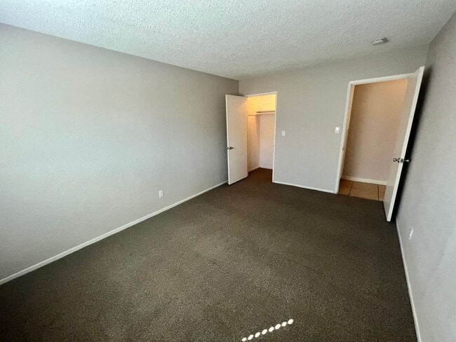 Building Photo - 6565 Mojave Ave
