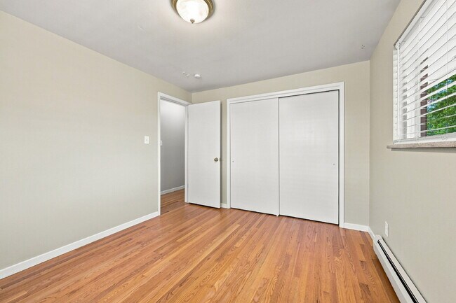 Building Photo - PRICE REDUCED!!  BEST PRICE IN THE AREA FOR 4+BEDROOM  Spacious 4-Bedroom Wheat Ridge Home with F...