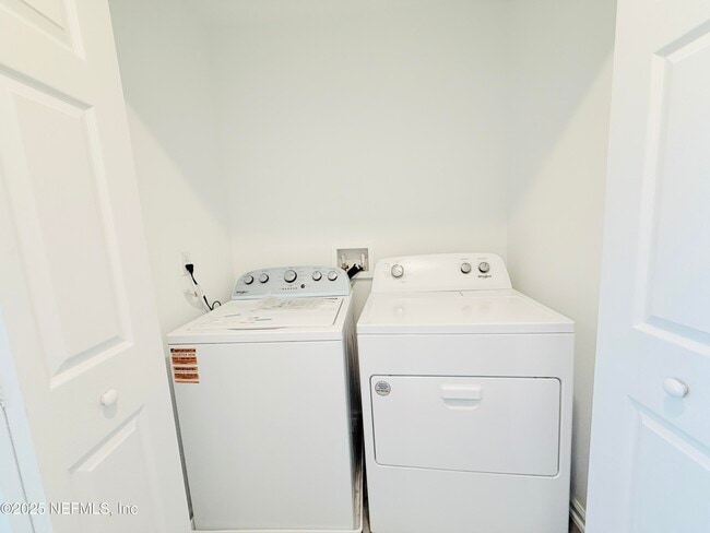 Building Photo - 8334 Zenith Cir