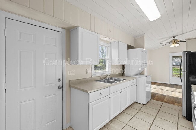 Building Photo - 62 Capitol Hill Dr