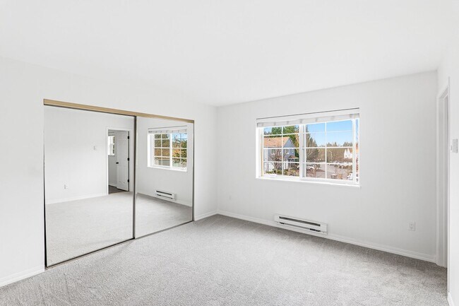 Building Photo - Orchard Hills Condominium Spacious 2-Bedroom Townhome with Modern Upgrades & Great Amenities