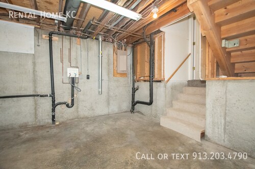 Building Photo - 2021 E 151st Terrace