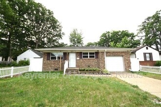 Building Photo - 823 Brentwood Dr