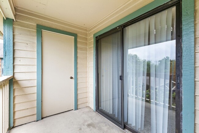 Building Photo - 1 Bedroom 1 bath Covington Oaks